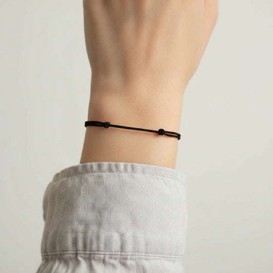 Bracelet Fil d'Intention — Noir · L'Essentiel